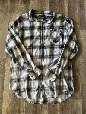 Men’s Jay Walker Elongated Long Sleeve Button Down Shirt in size XXL